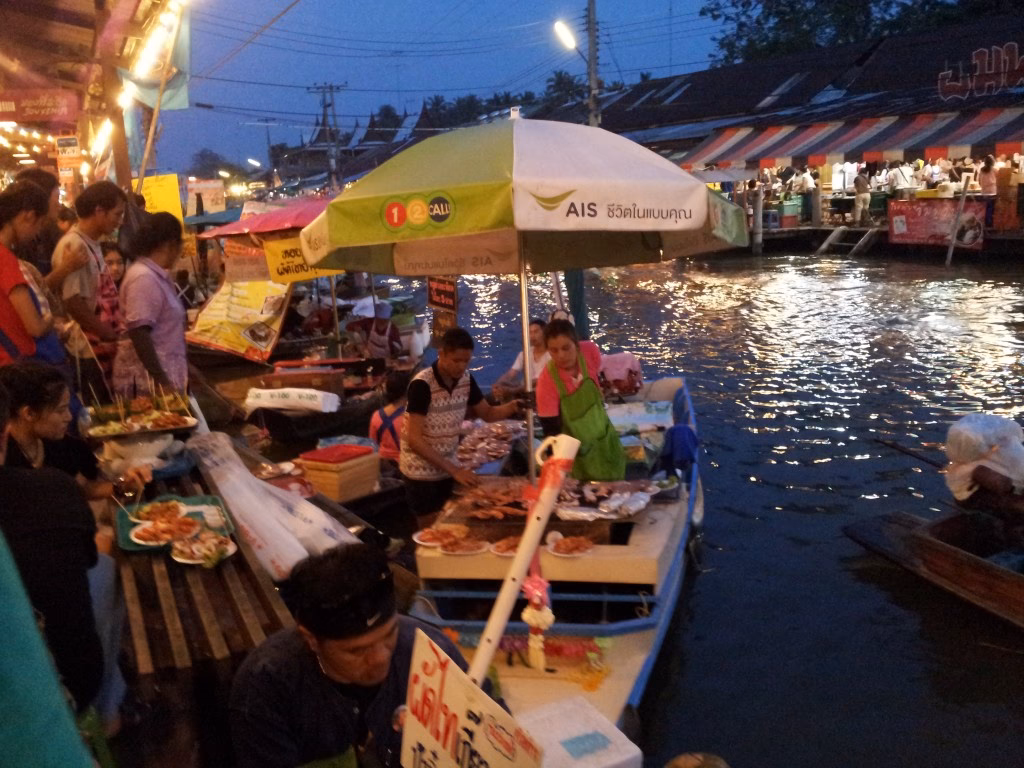 How to get from Bangkok to floating market Amphawa (station)?