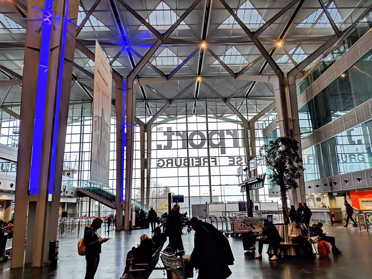 How far is Basel EuroAirport fr from Basel SBB station?