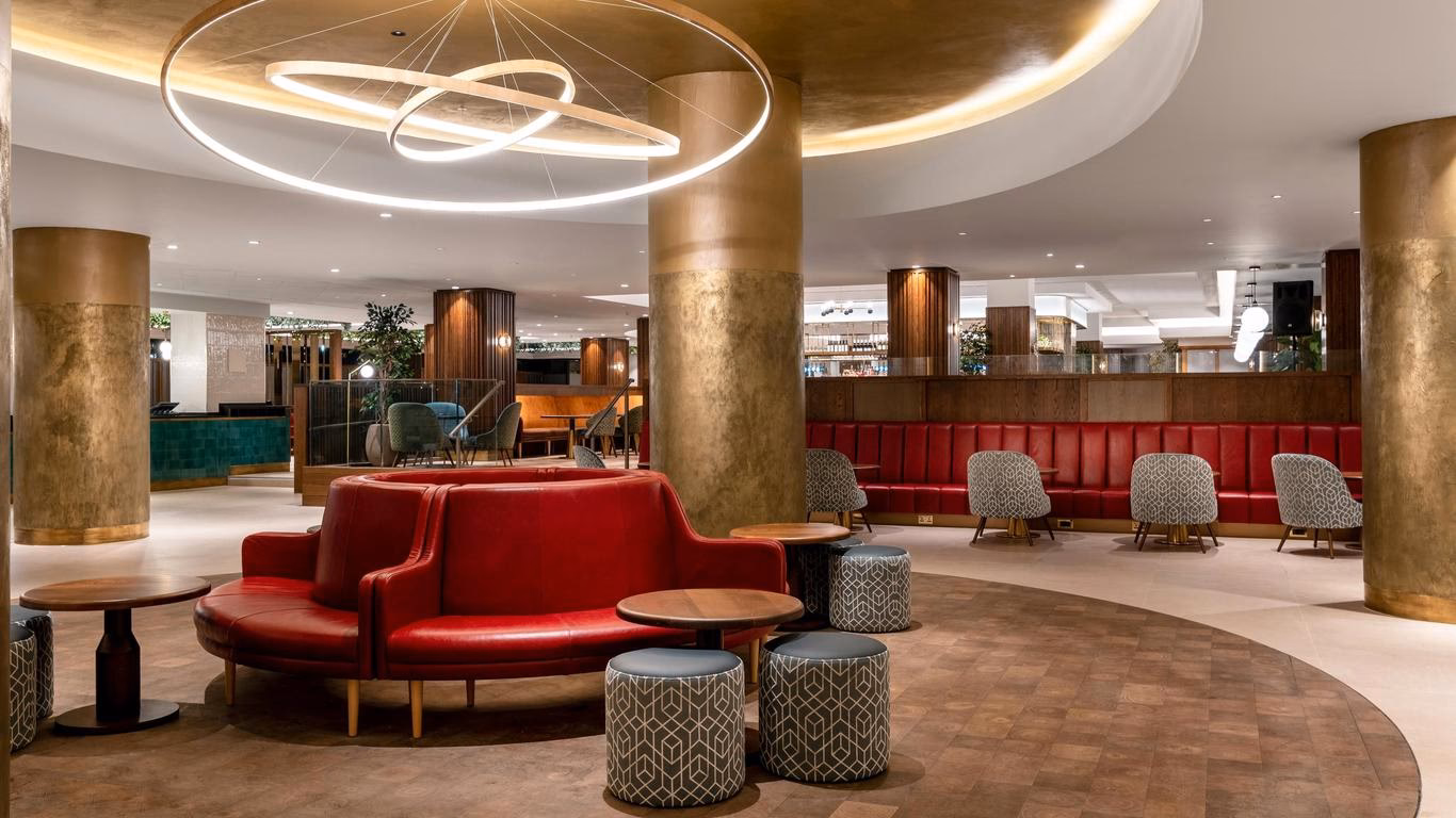 How far is Birmingham New Street station from Hilton Birmingham Metropole?