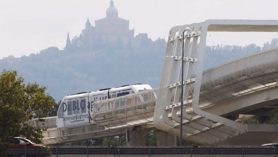 Does Bologna have a train station?