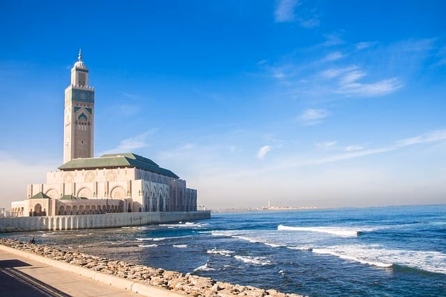 How to get from airport to Casablanca?