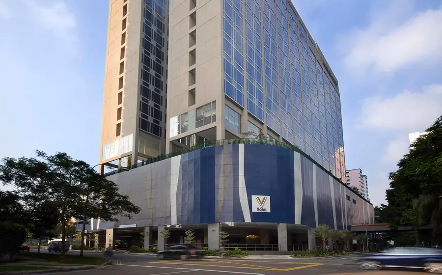 How long does it take to get from Changi Airport to V?