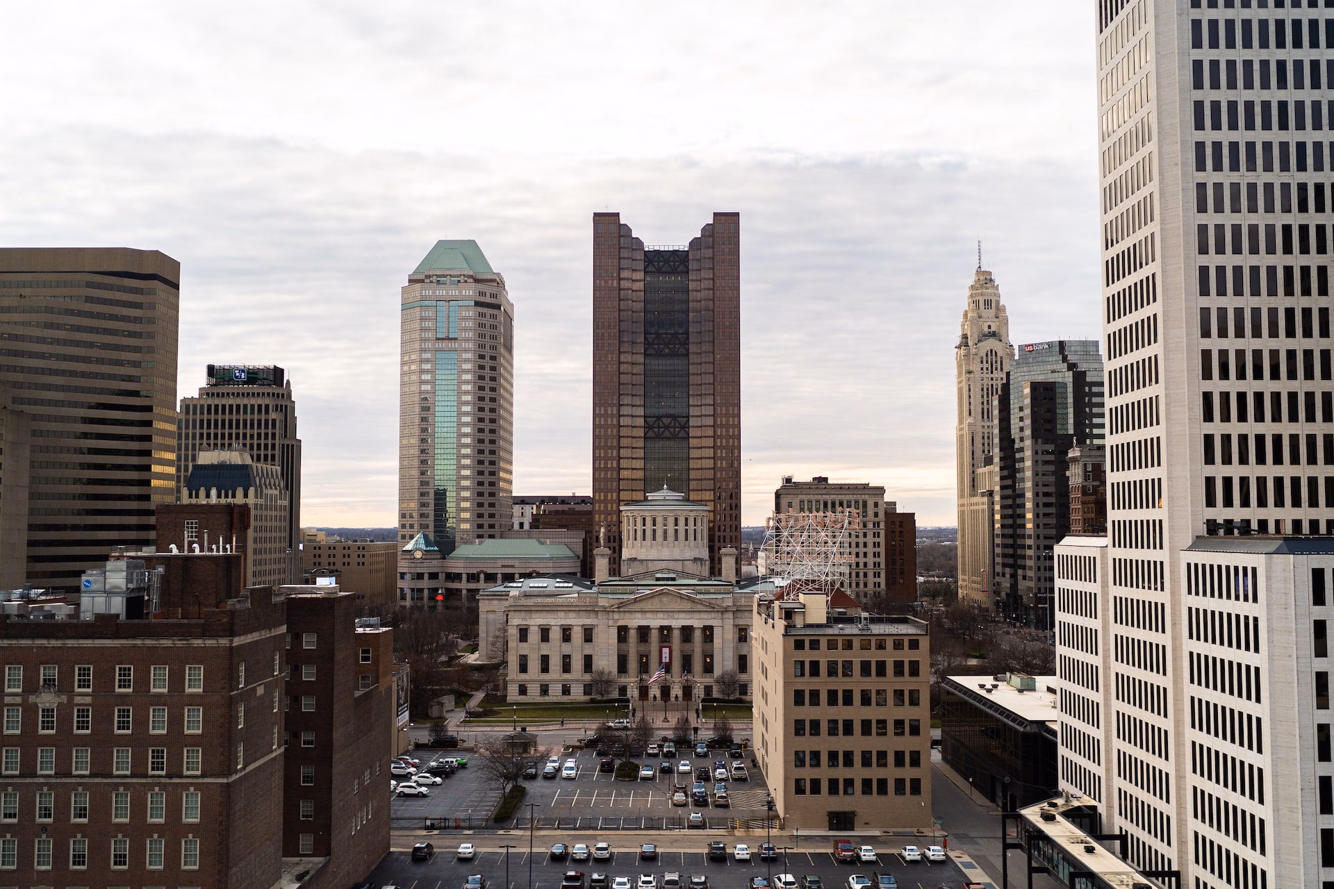 How do I get from Columbus Airport to downtown Columbus?