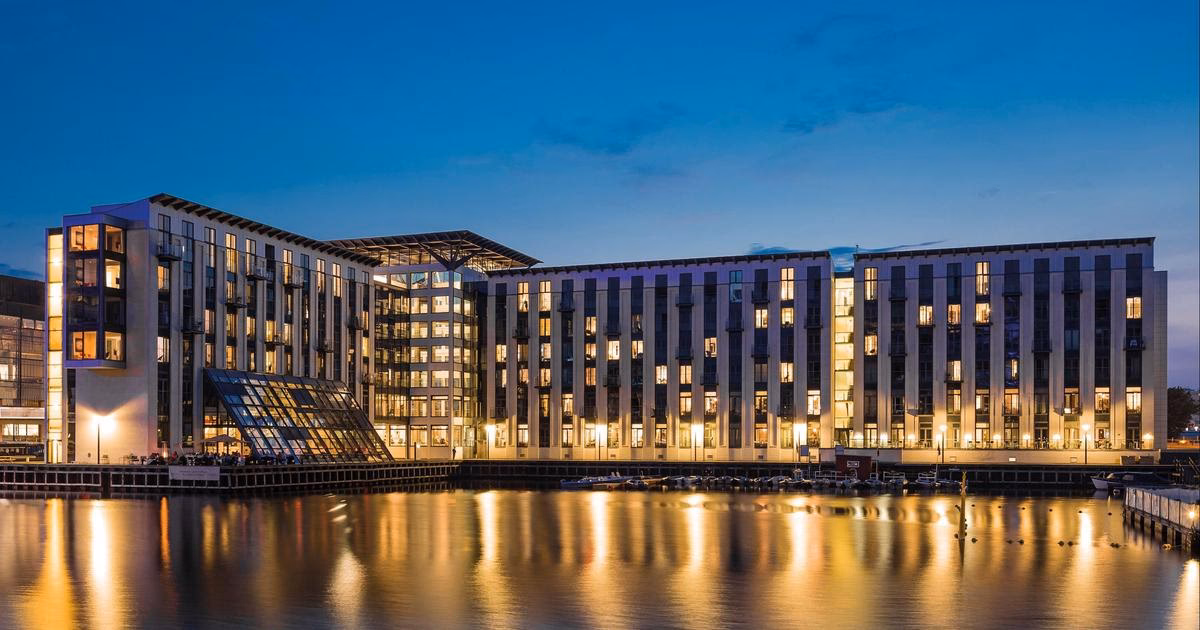 How to get from Copenhagen Island Hotel to Copenhagen Airport?