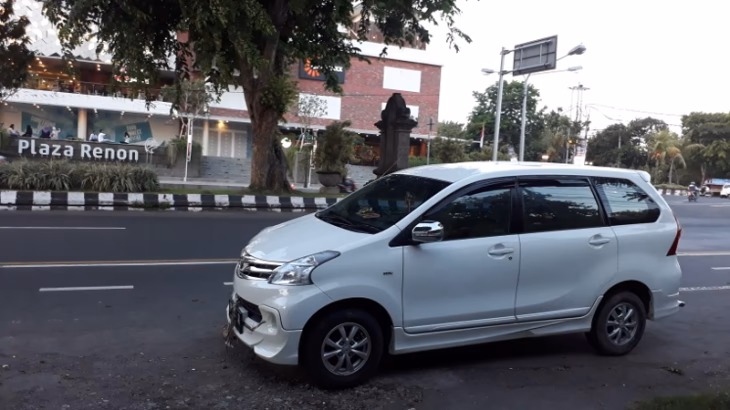 How to get from Denpasar Airport to Seminyak?