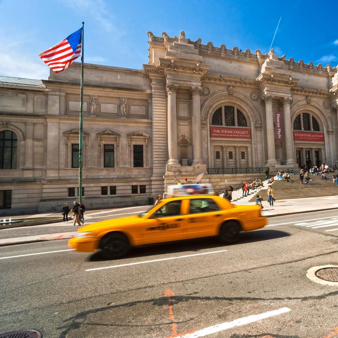 Is the Met Museum parking garage open 24 hours a day?