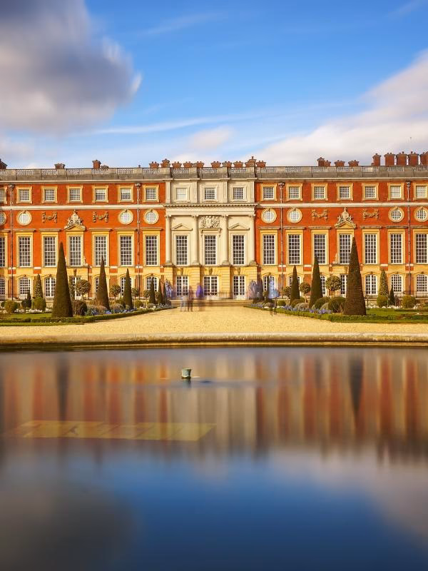 What is Hampton Court Taxis?