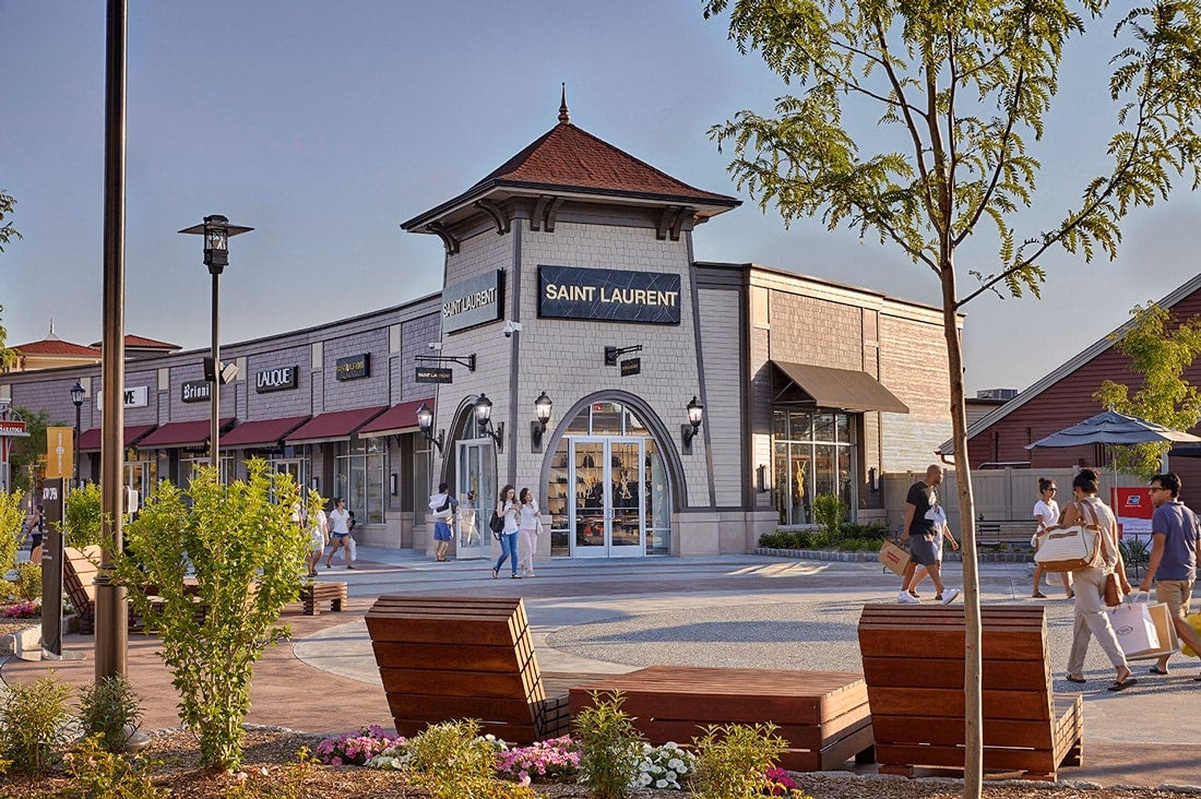 How much does a hotel cost in Woodbury Common Premium Outlets?
