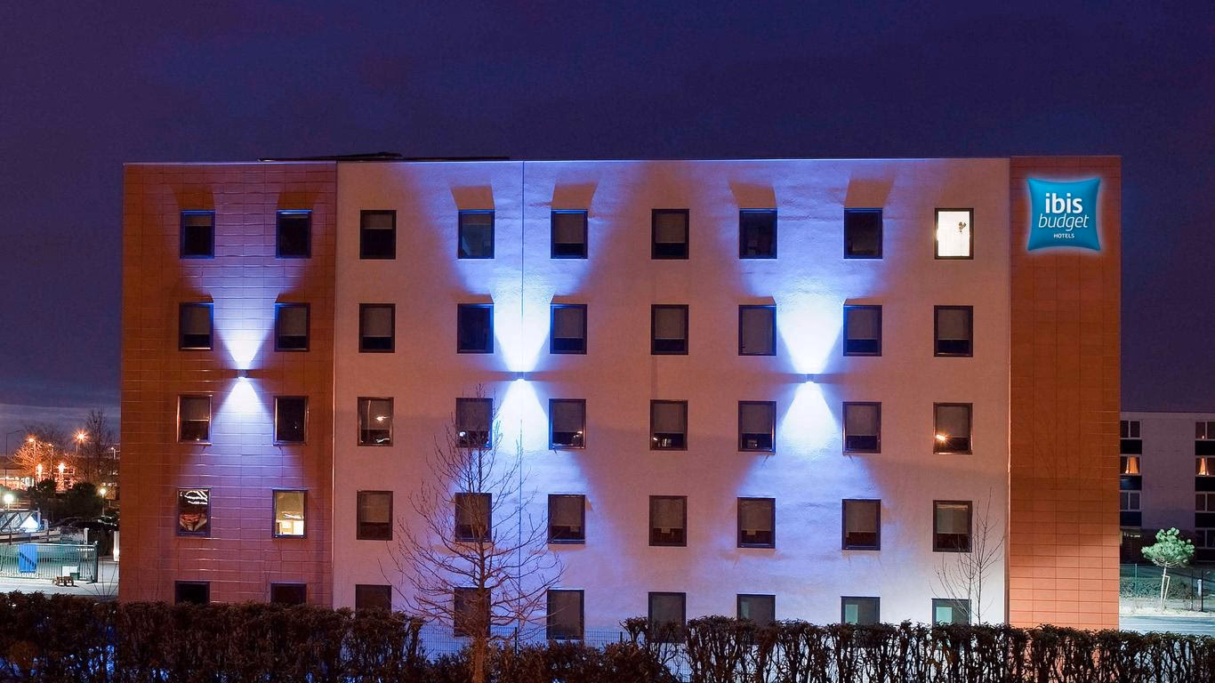 How far is it from Toulouse Airport to Ibis Toulouse centre?