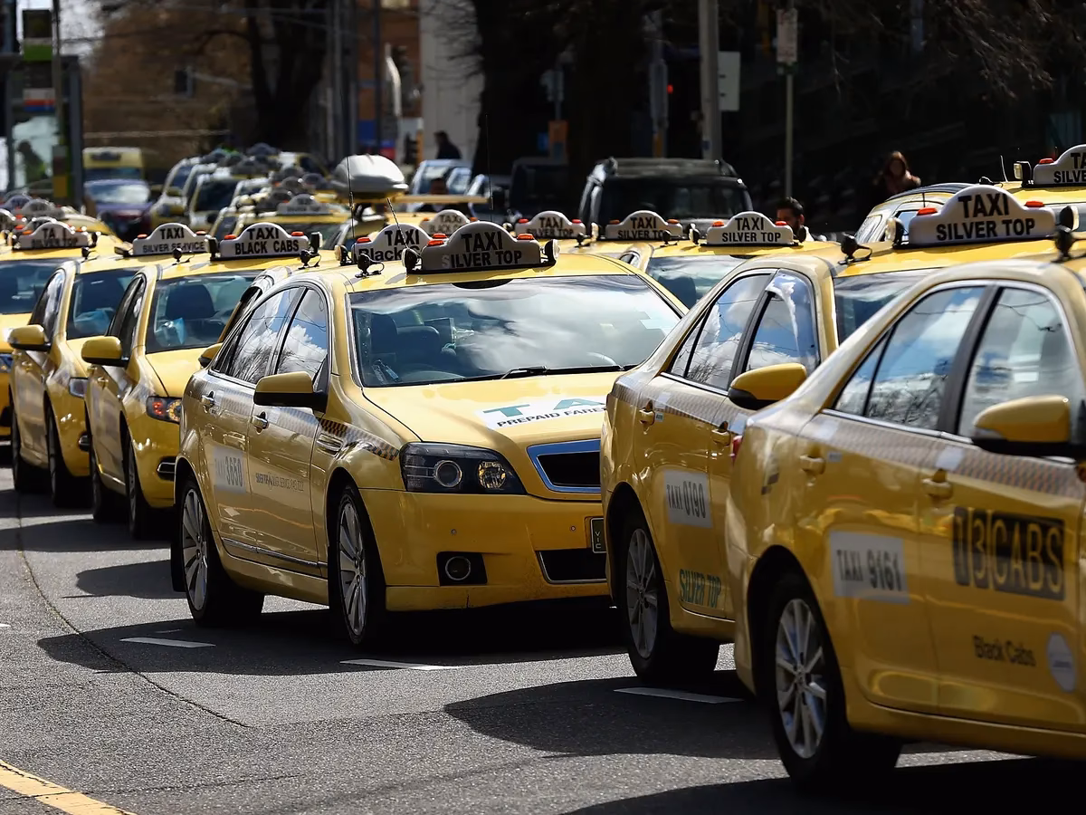 How to get from Melbourne CBD to Geelong without a car?