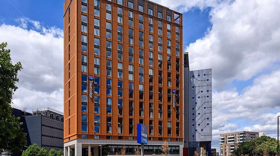 How do I get from Crowne Plaza London - Docklands to O2 Arena?