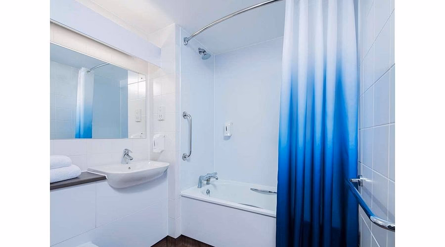 How to get to Pear Tree Park & Ride from Oxford?