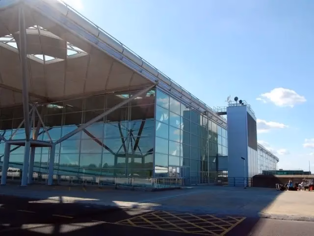 How long is a coach from Oxford to London Stansted Airport (STN)?