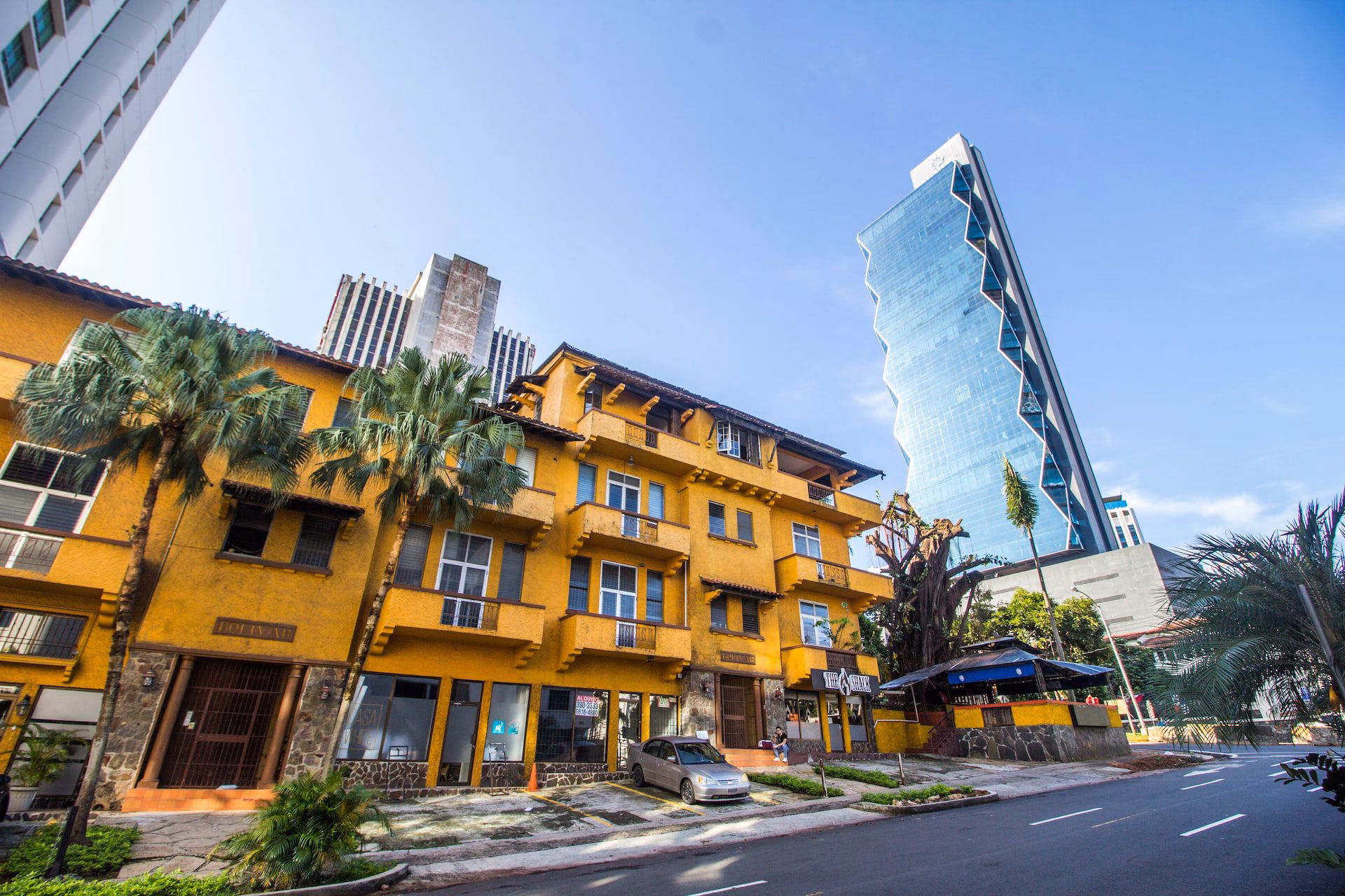 How far is Colón from Panama City Airport (Pty)?