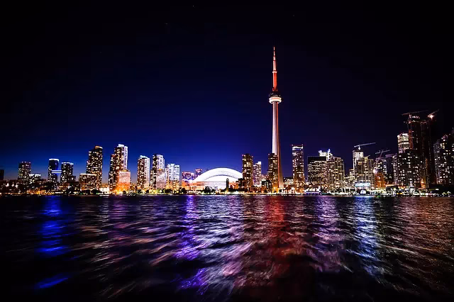 How much is a taxi from Toronto Pearson Airport (YYZ) to CN Tower?
