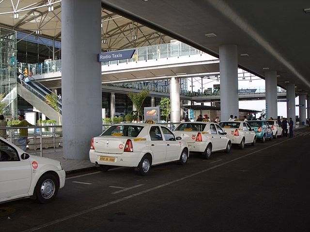 How much is parking fee at Rajiv Gandhi International Airport?