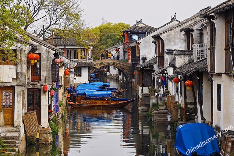 How to get from Shanghai to Zhouzhuang?