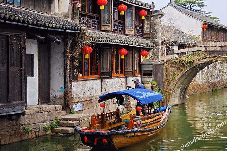 How to get from Shanghai General to Zhouzhuang water village?