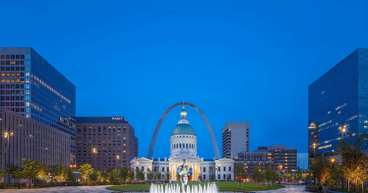 How far is Hyatt Regency Saint Louis from St Louis Airport?