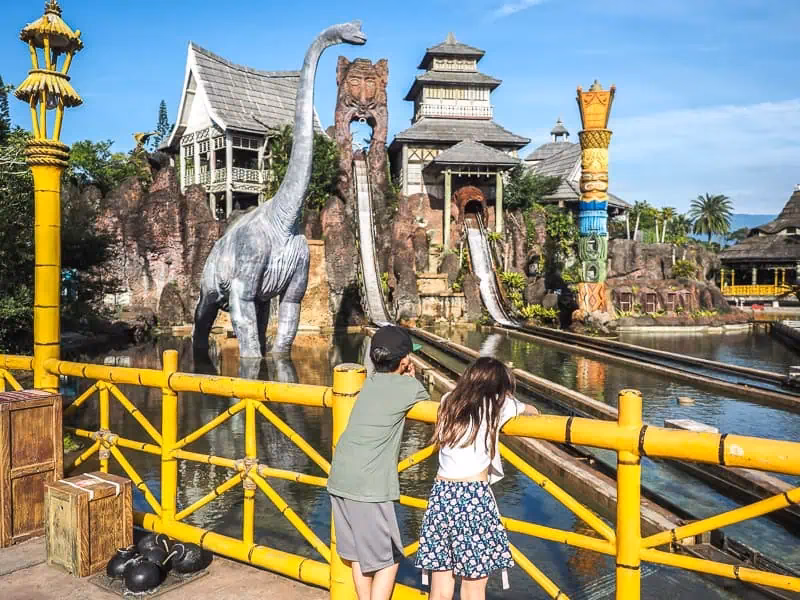 How to get from Ximen (Station) to Leofoo Village theme park?