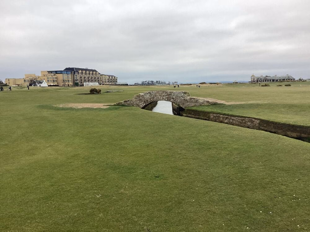 How do I get from Edinburgh Airport to St Andrew Square?