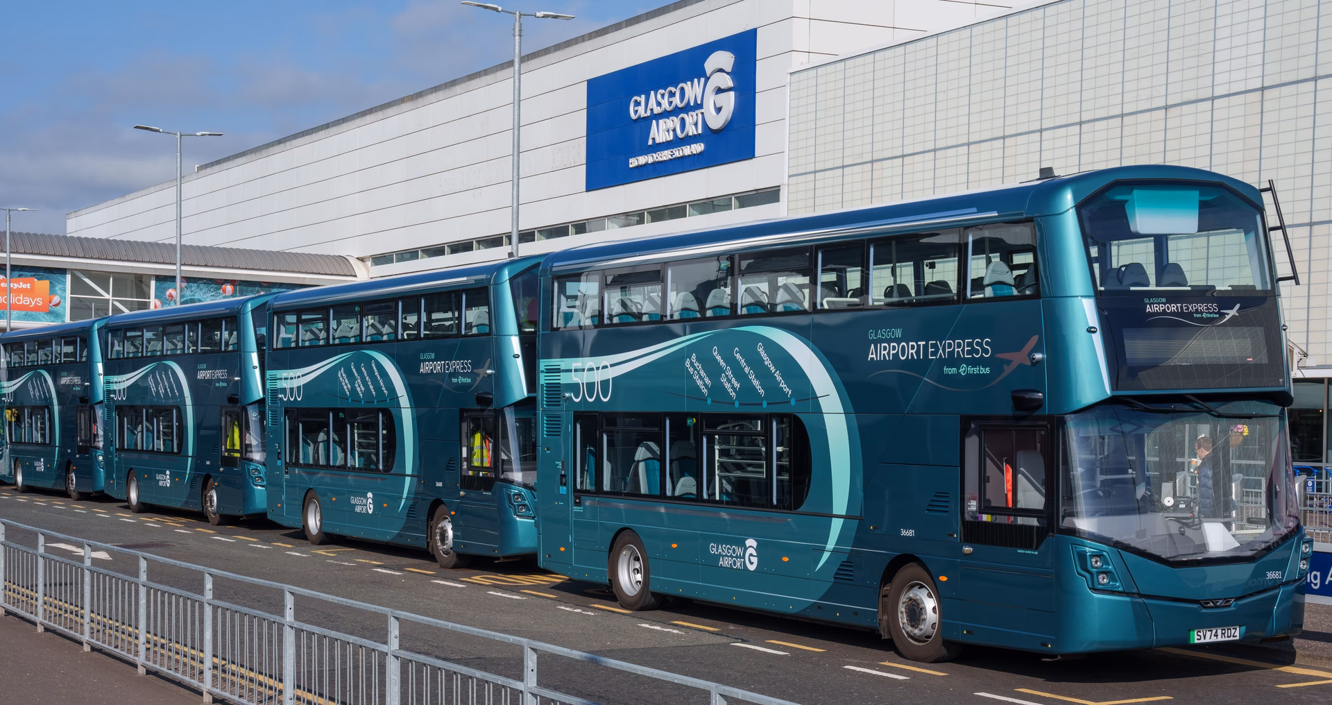 Is there a train from Glasgow to Carntyne?