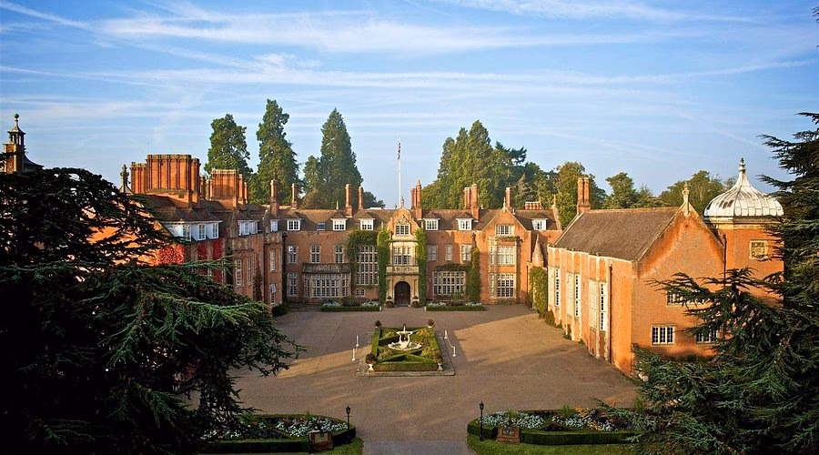 Is Tylney Hall Hotel drained by the River Wey?