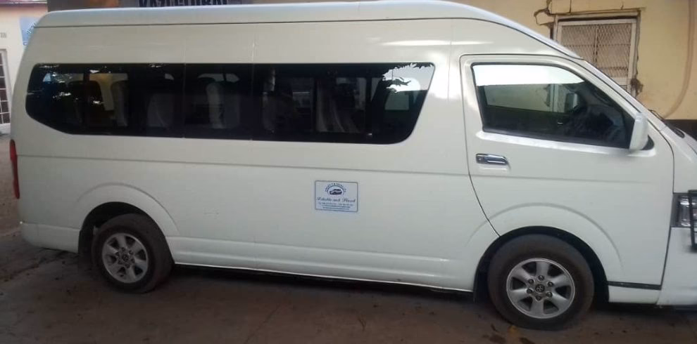 Who are Livingstone Airport Transfers?