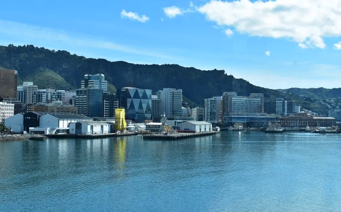 How long does it take to get from Wellington to Lower Hutt?