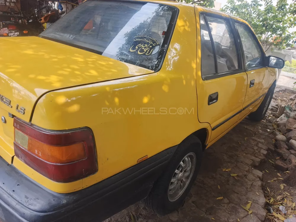 How much does a taxi cost in Pakistan?