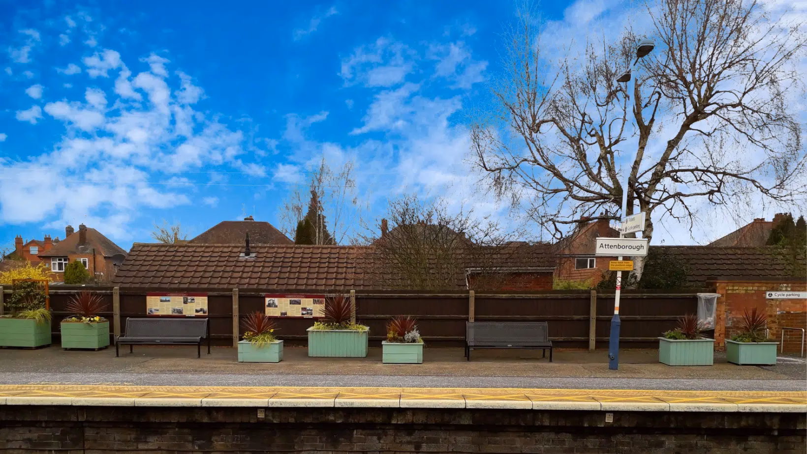 What companies run services between Nottingham (station) and Stapleford?