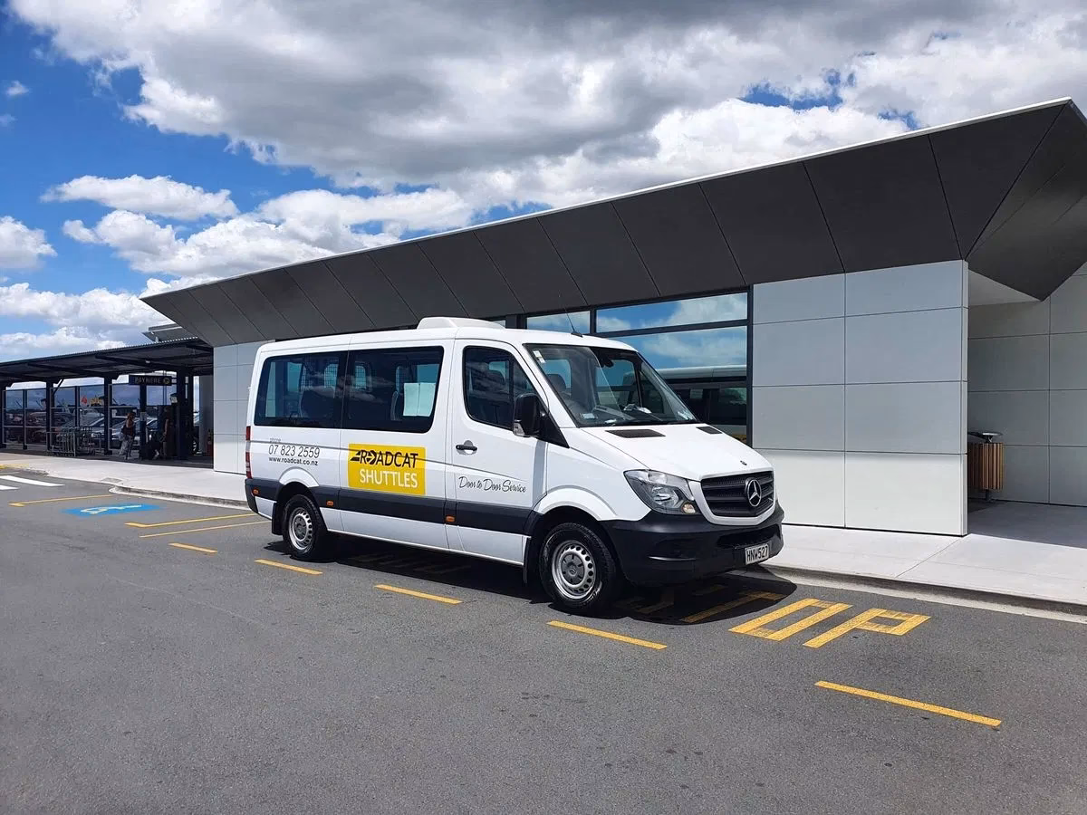 How to get from Auckland Airport (AKL) to Hamilton?