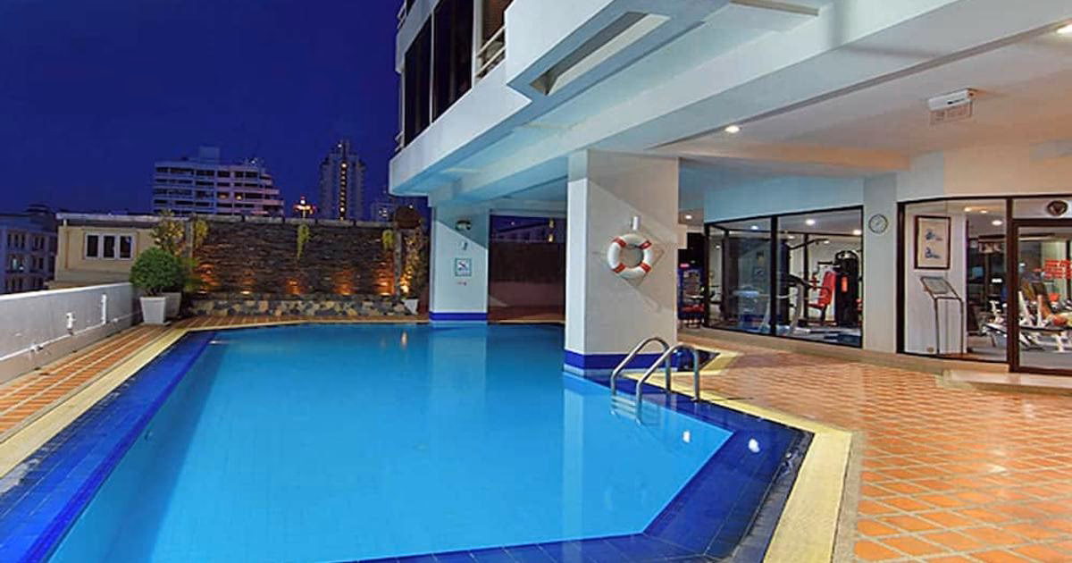 How far is Tai Pan hotel from Suvarnabhumi Airport?