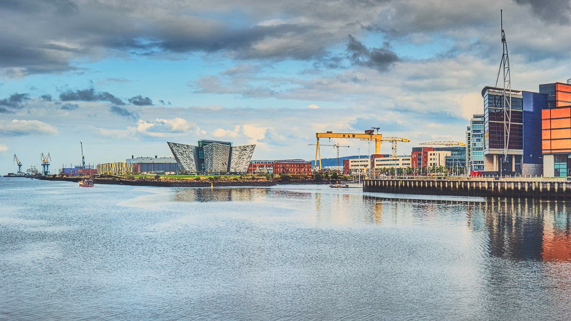 How much does it cost to travel to Titanic Belfast?