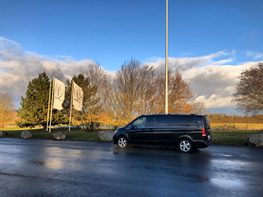 How far is Lago di Garda from Milan Bergamo Airport?