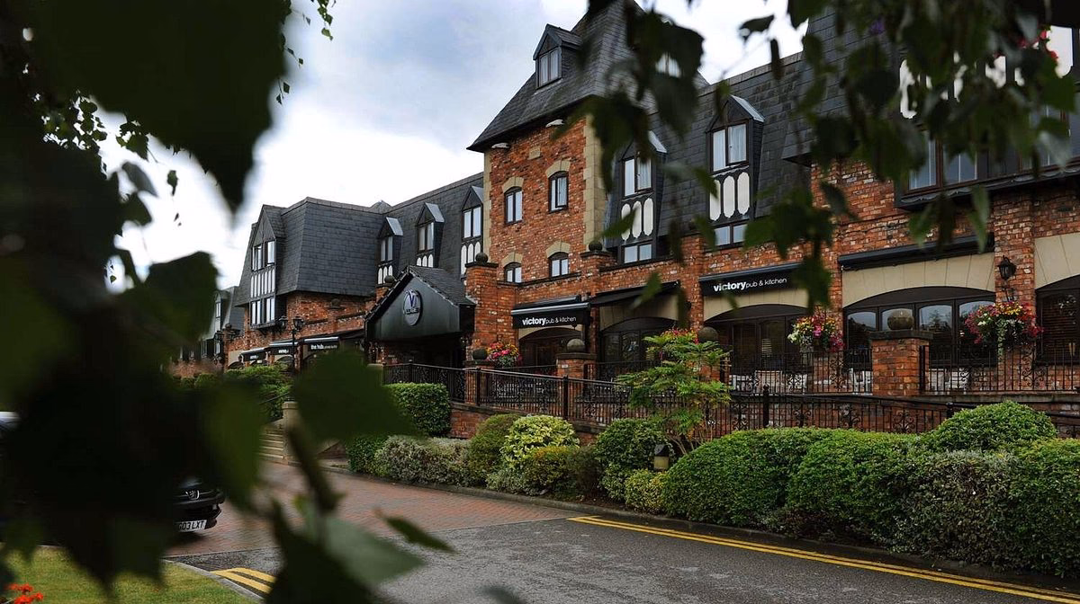 Where to stay in Bromborough & Liverpool?
