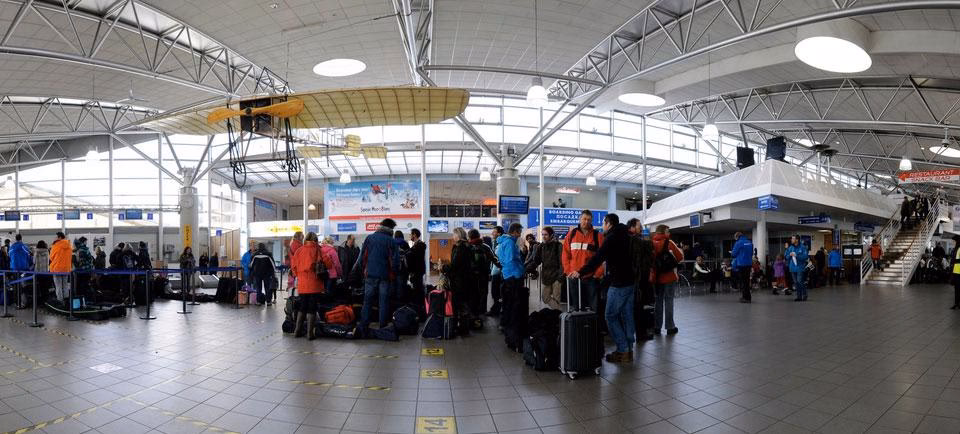 Are taxis available at Chambery airport?