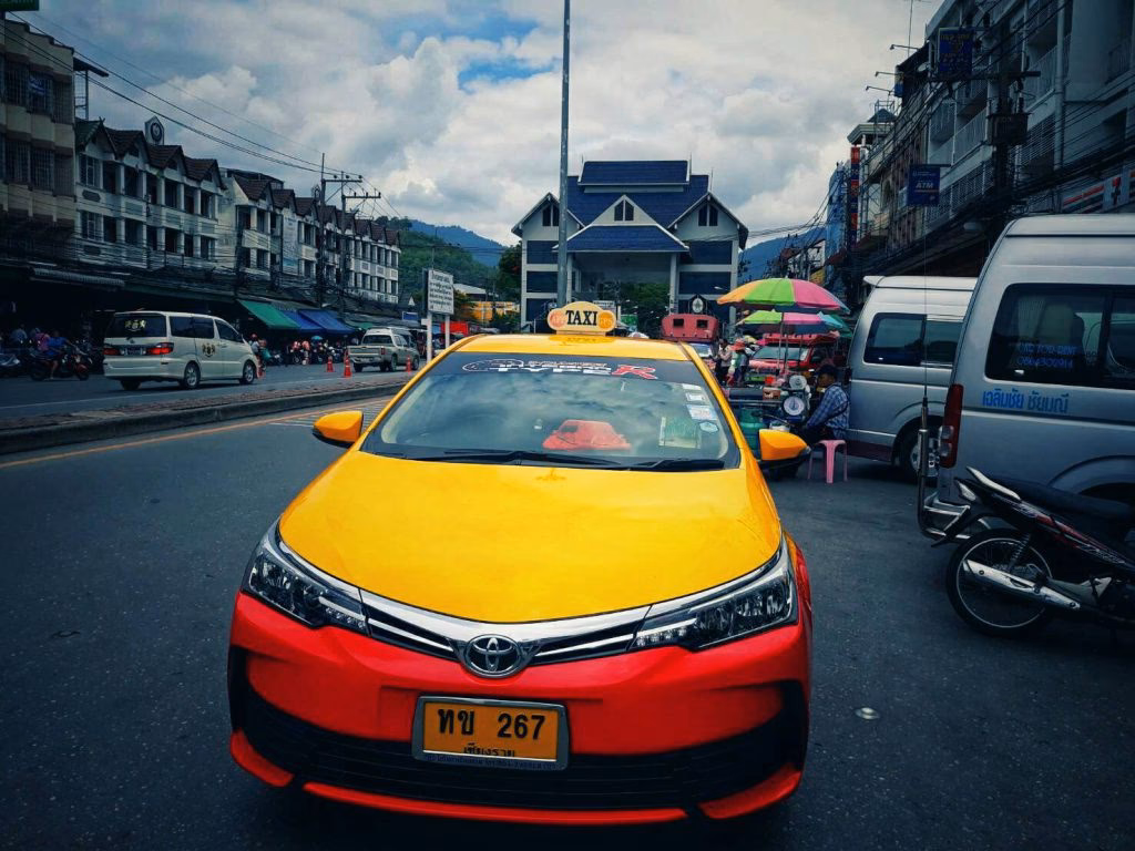 How to get a taxi in Chiangmai?