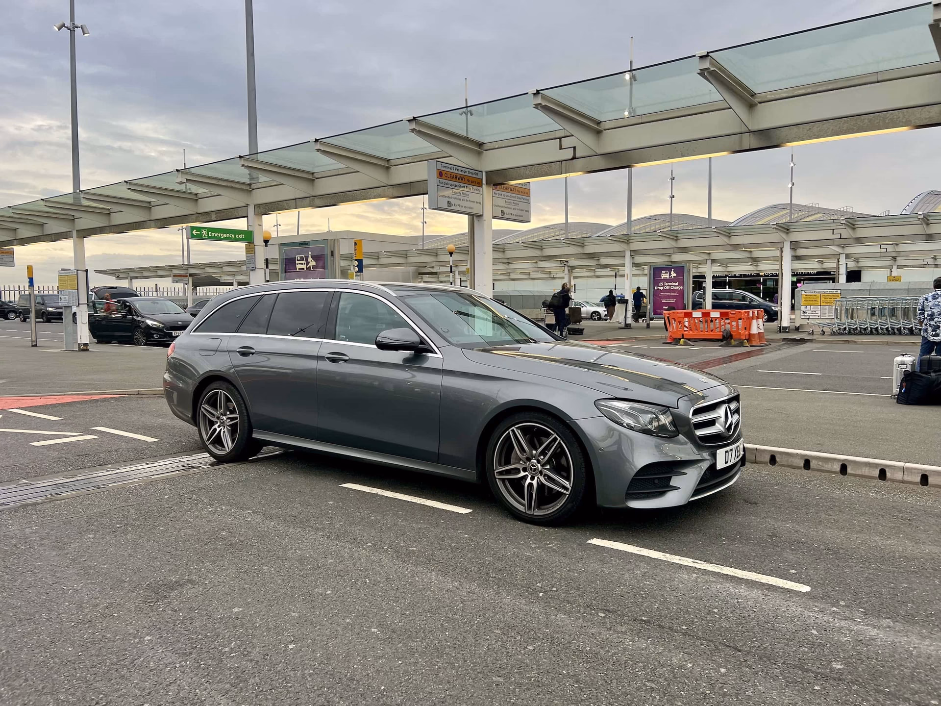 Where is the Days Inn near East Midlands Airport?