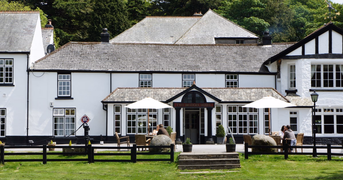 How do I get to Dartmoor National Park from Exeter?