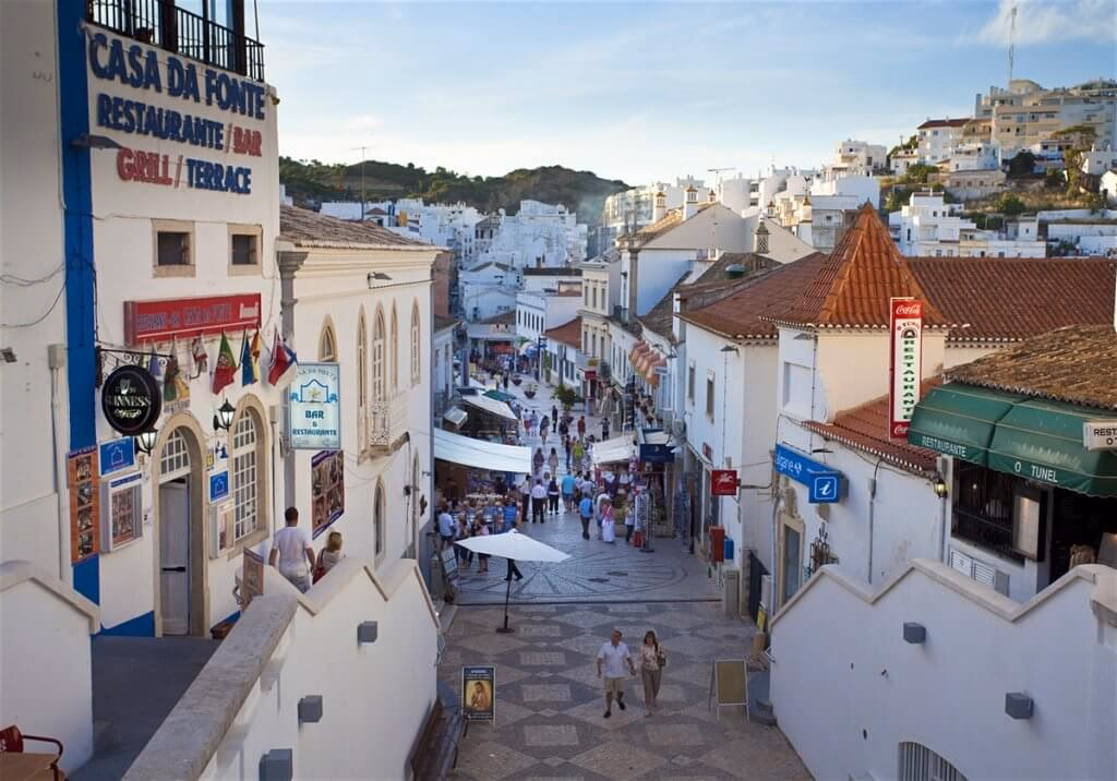 How to get from Faro Airport to Albufeira?