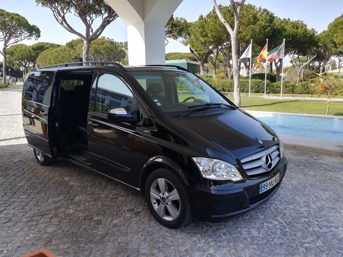 How to get from Faro Praça Largo de cames to Lepe?