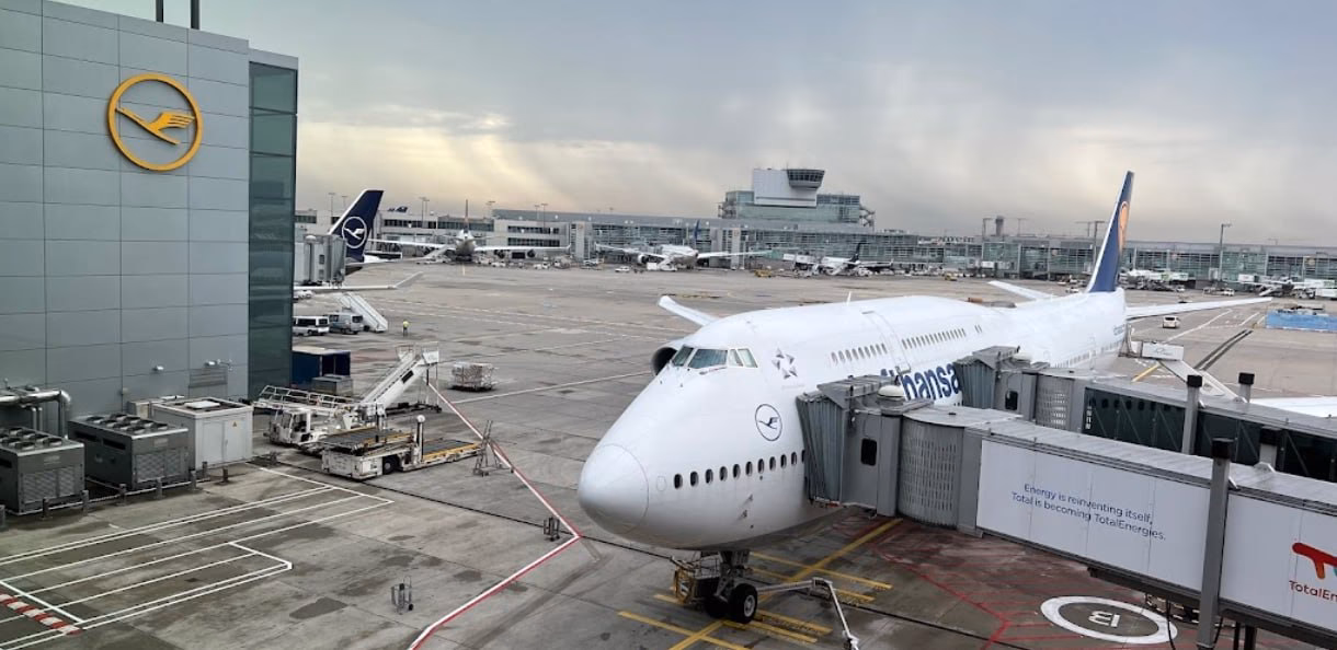 How much does a bus from Hahn to Frankfurt cost?