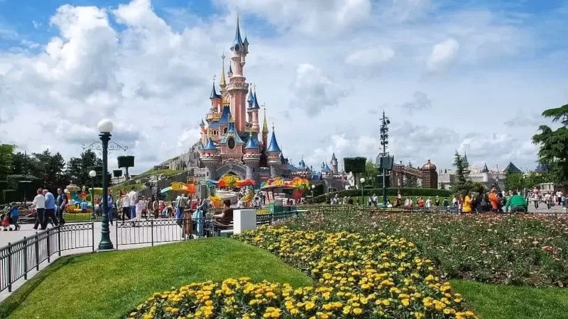 Is Gare de Lyon a good place to go to Disneyland Paris?