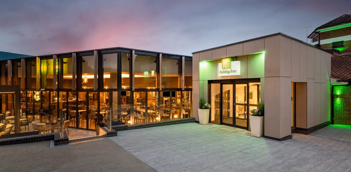 What restaurants are near Holiday Inn London - Gatwick Airport?