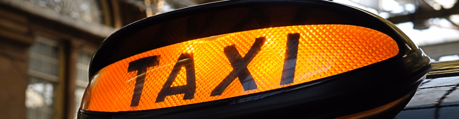 What companies run services from Hastings to London Gatwick Airport (LGW)?