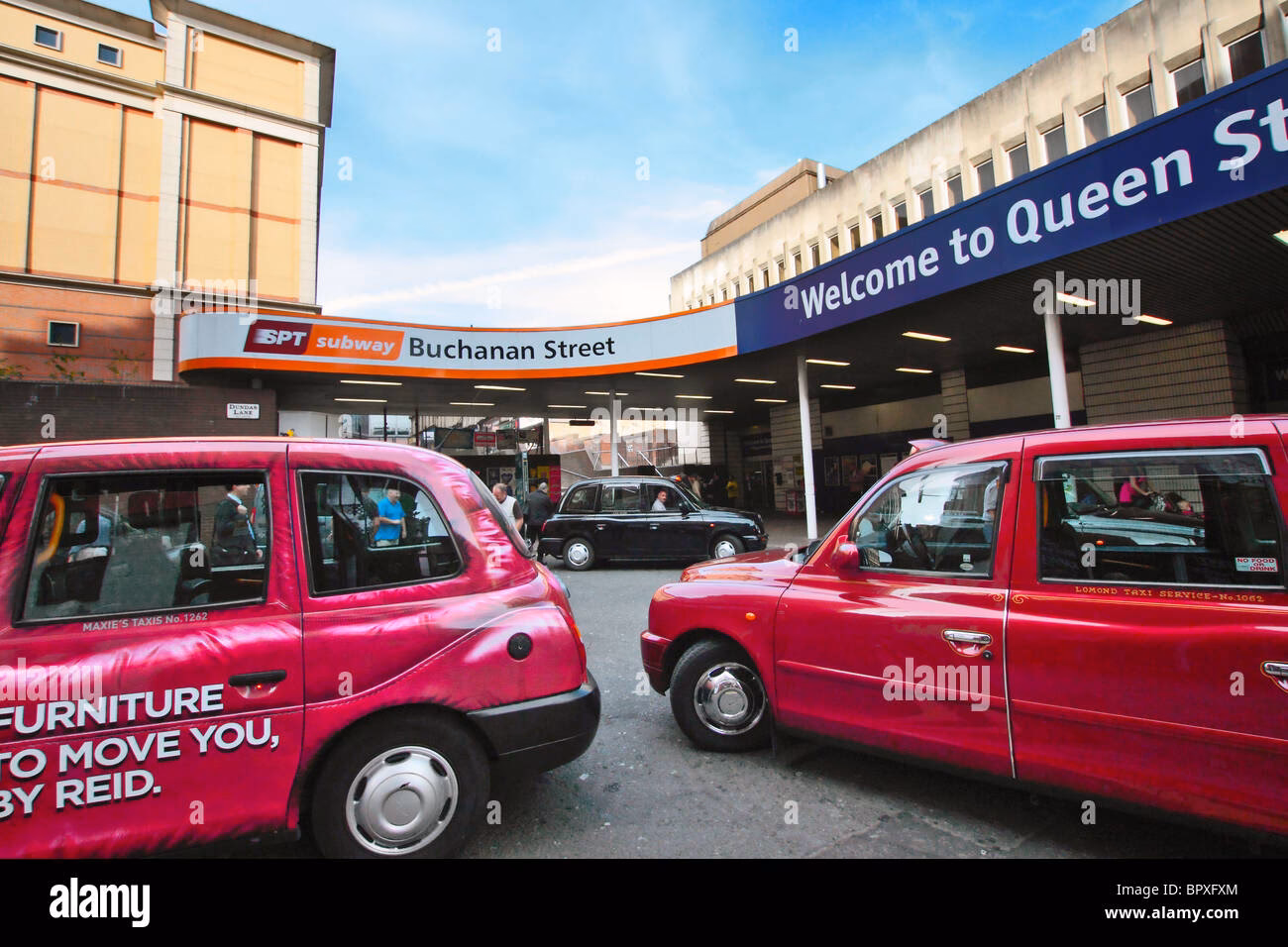 Is there a bus from Buchanan Street to Glasgow Central Station?
