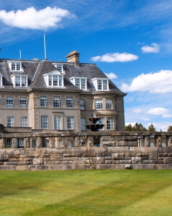 Does Gleneagles station have a cab office?