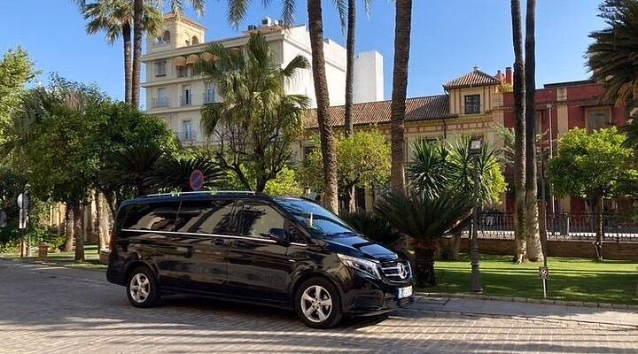 How to get from Granada Airport to city center?