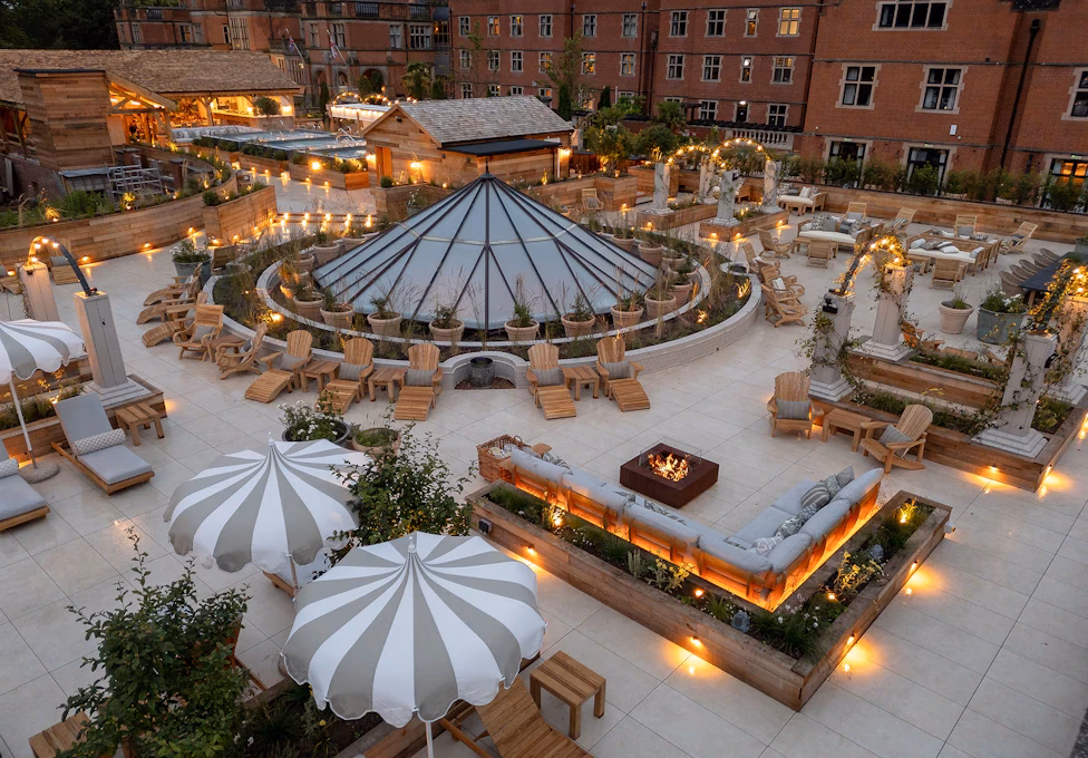 Where is Hoar Cross Hall in Burton-on-Trent?